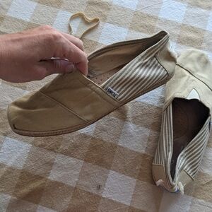 TOMS Men's Beige and Striped Classic Canvas Flats
